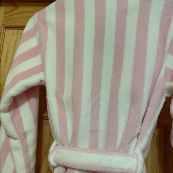 Victoria's Secret Pink and White Striped Robe firm - Picture 4 of 7